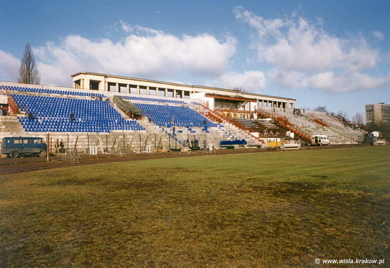 Charakterystyczna trybuna stadionu z 1998 roku, kiedy odbył sie mecz Polska - Izrael.