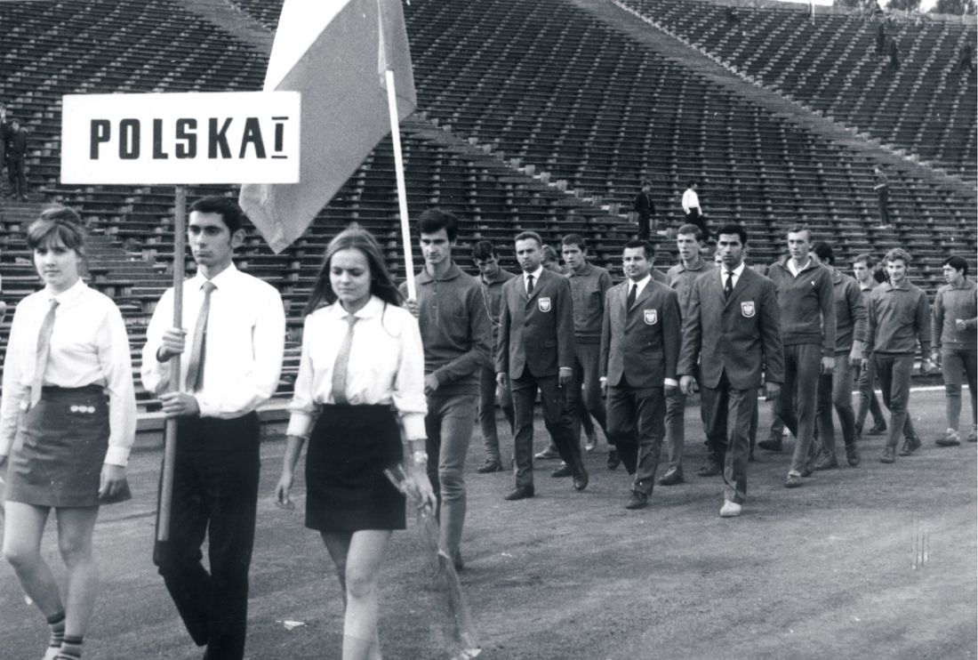 1970 71 Turniej nadziei olimpjskich u18 z plska flaga Jozef Gladysz w srodku Brunon Szlas z tylu Ryszard Kurzepa