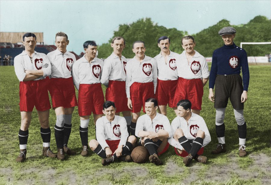 Reprezentacja Polski przed występem na igrzyskach olimpijskich w Paryżu w 1924 r. Stefan Fryc stoi pierwszy od lewej. Fot. NAC. 