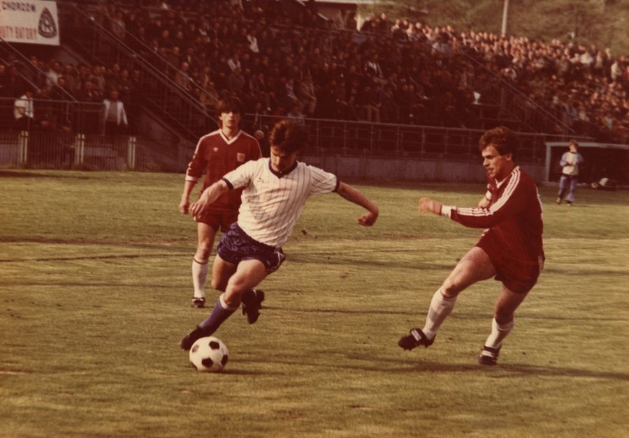 Krzysztof Warzycha (w białej koszulce) rozegrał jeden ze swoich najlepszych meczów w kadrze przeciwko Kostaryce. Miał szansę na hat-tricka, ale piłka po jego uderzeniu trafiła w słupek