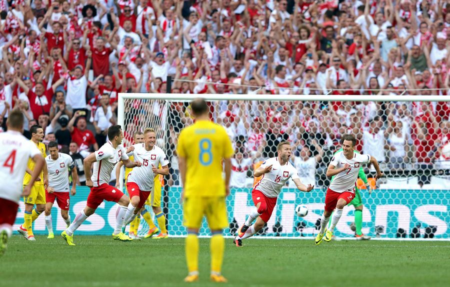 Jakub Błaszczykowski właśnie zdobył gola dającego zwycięstwo biało-czerwonym z Ukrainą na mistrzostwach Europy w 2016. Fot. Shutterstock